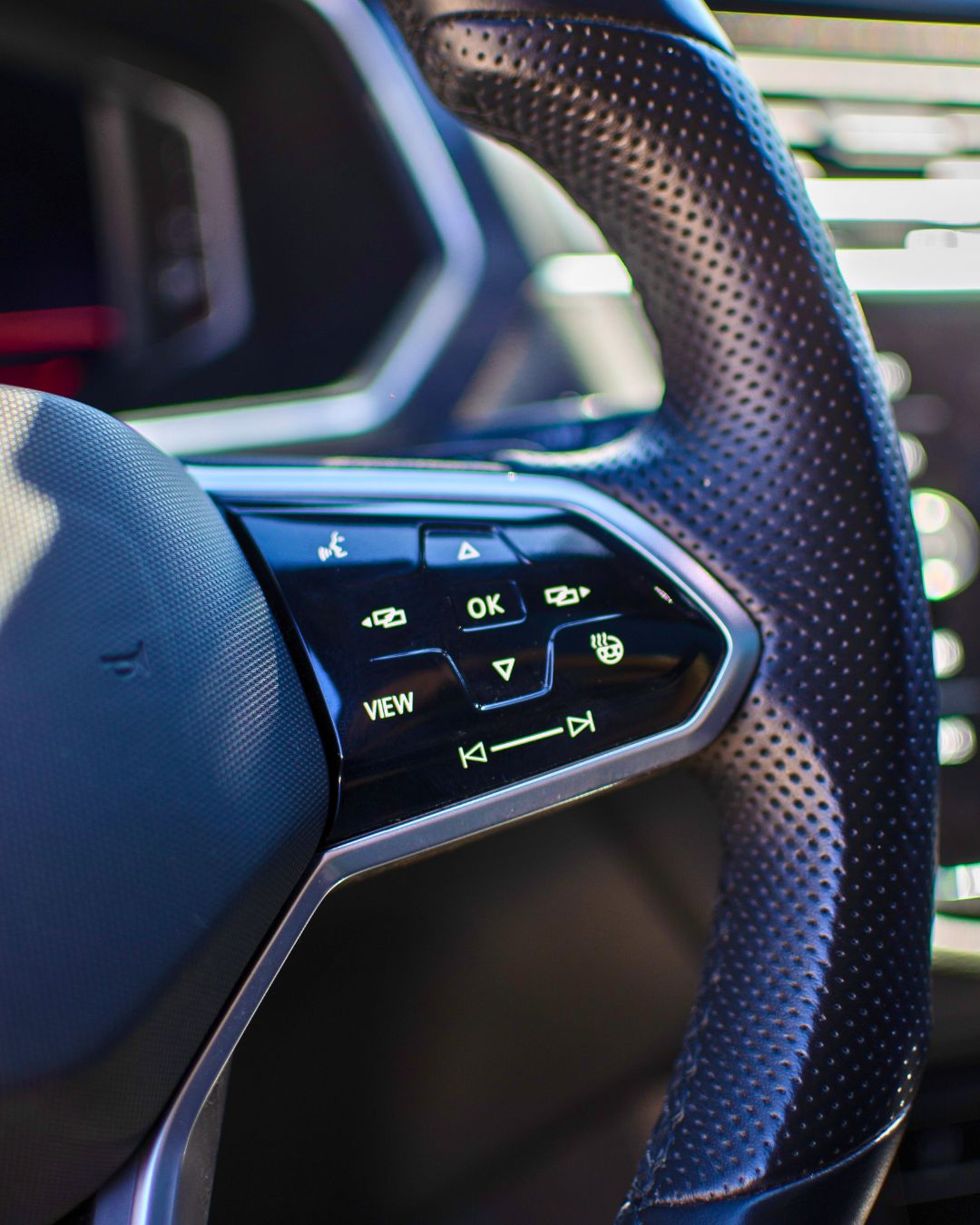 Volkswagen Tiguan R-Line 馃挜馃挘 - Imagen 6