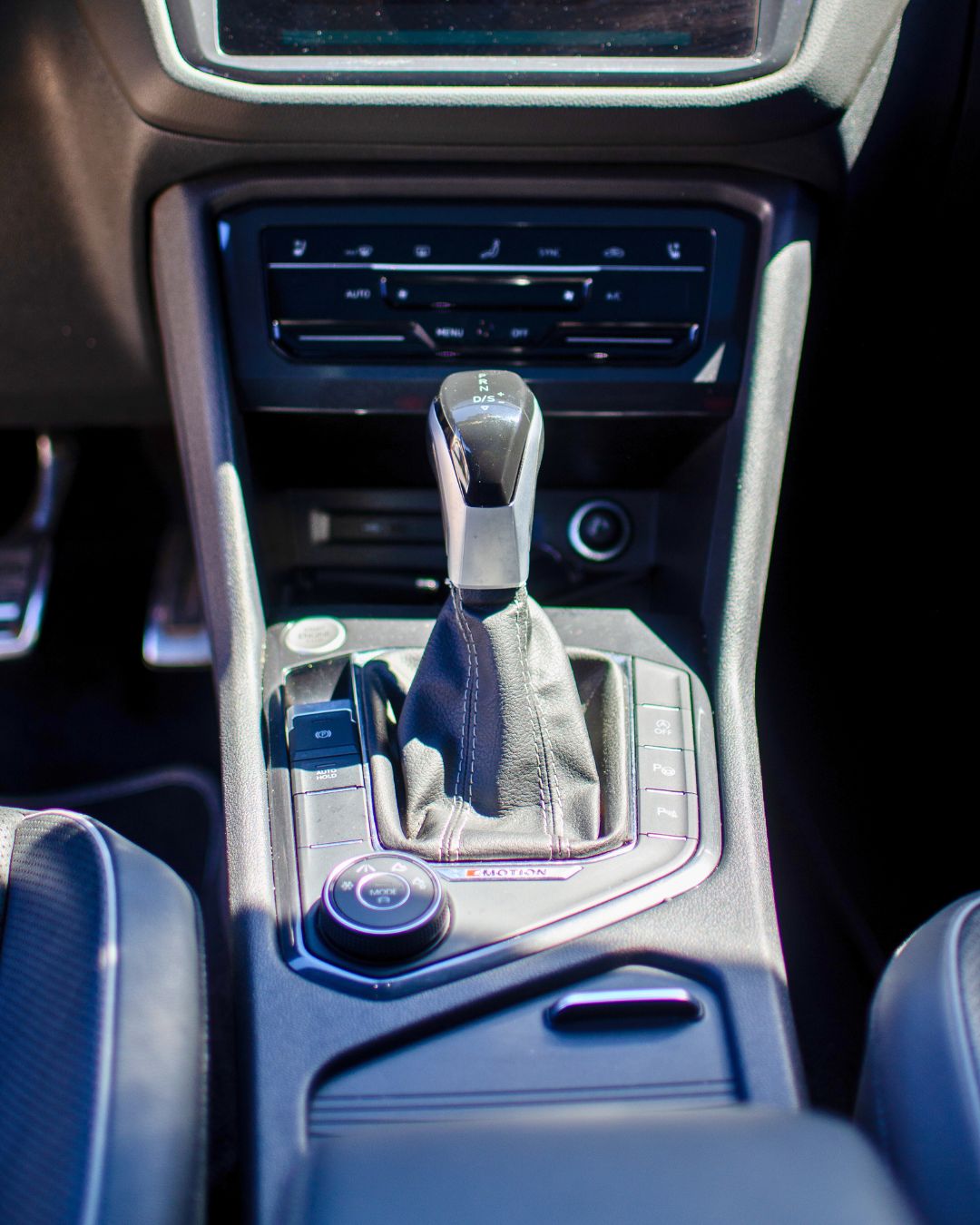 Volkswagen Tiguan R-Line 馃挜馃挘 - Imagen 9
